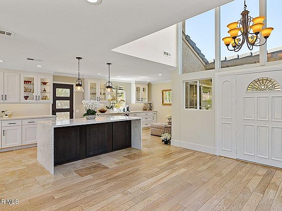 3rd image of 32024 Royceton Ct