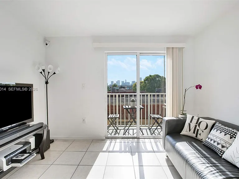1349 SW 3rd St #7 — Photo 3