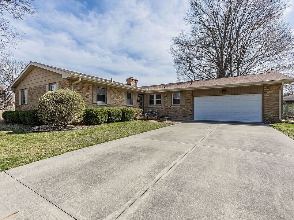 1st image of 613 E Evergreen Ct