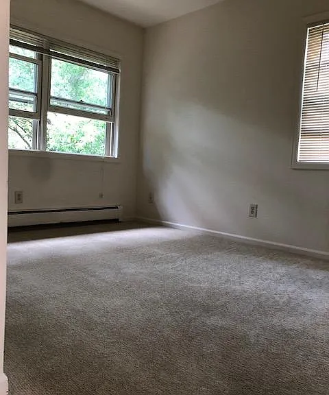 576 University Ave — Photo 22