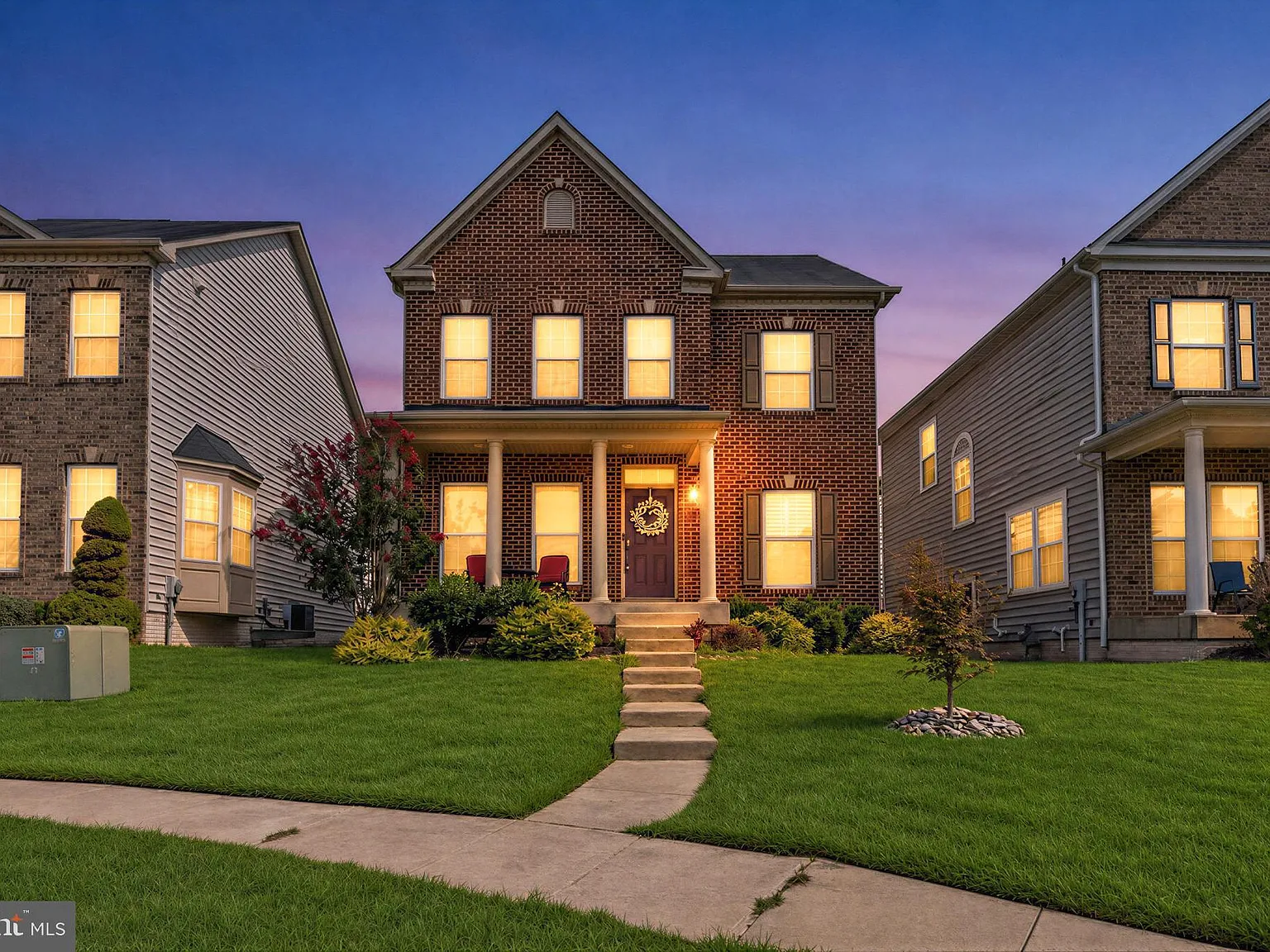 3 bed, 2.5 bath, 1976 sqft, $3,700 — Photo 1