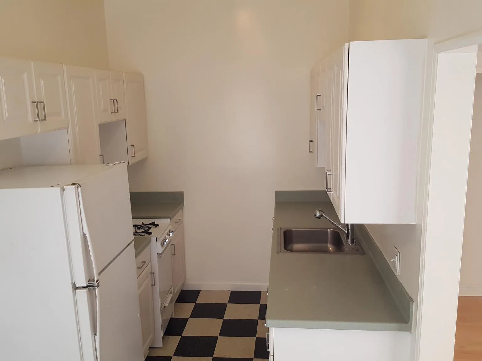 Studio, 455 sqft, $1,725 — Photo 4