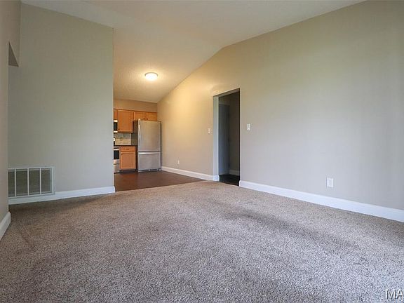 3rd image of 1 Berview Cir APT B