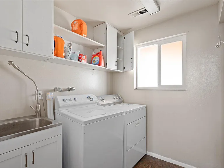 Laundry/Bath