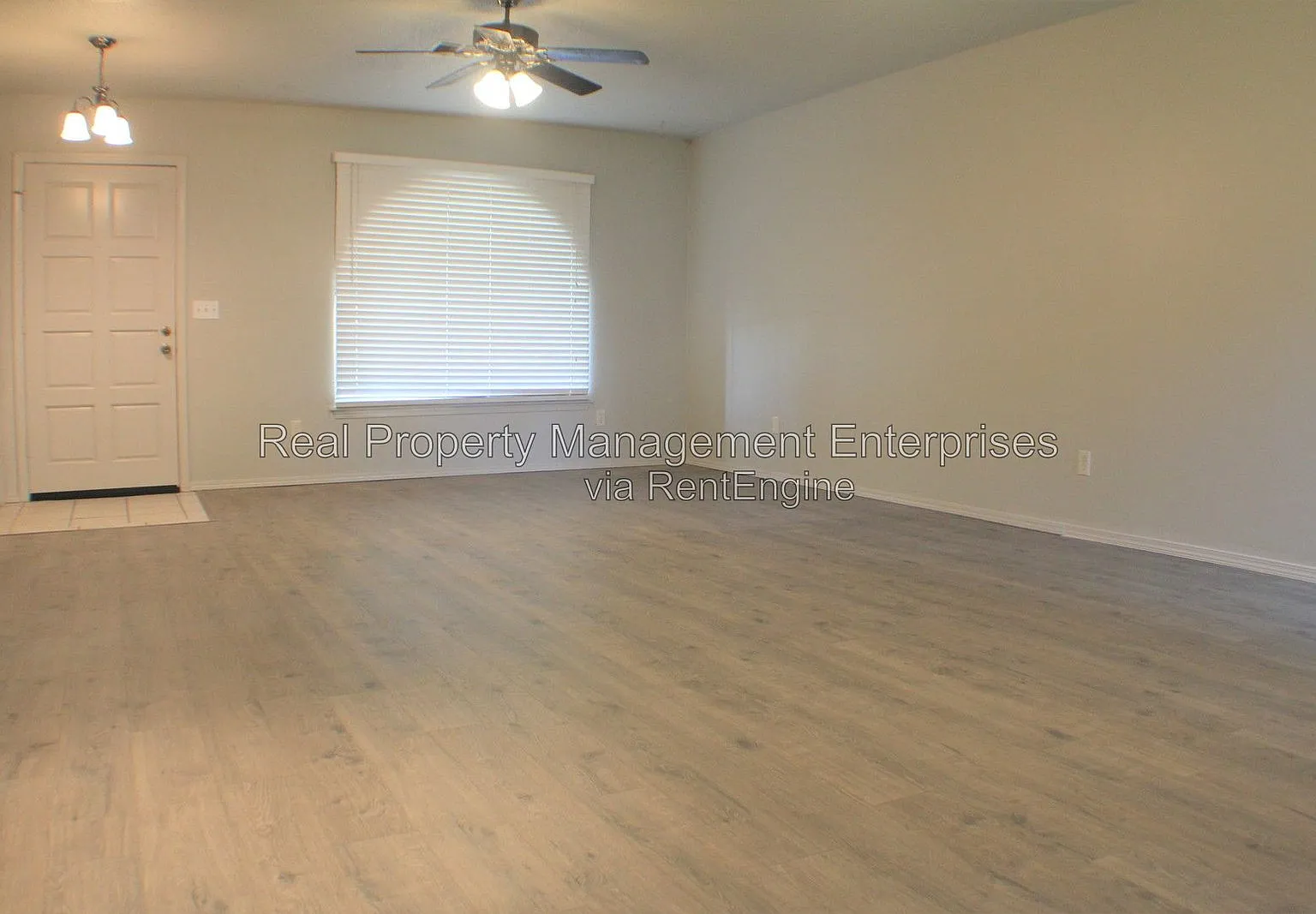 3 bed, 2.0 bath, 1343 sqft, $1,495 — Photo 2