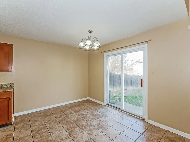 1107 Crescent Dr — Photo 8