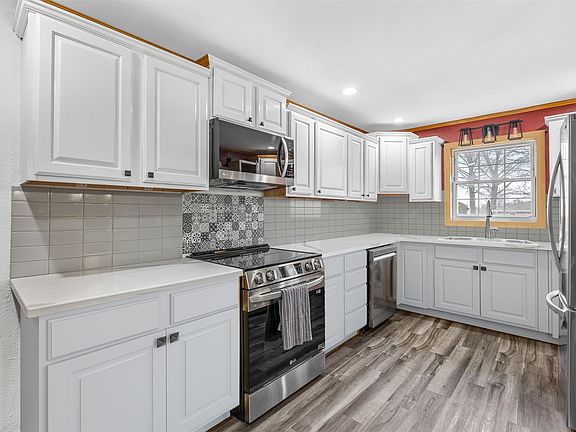 5th image of 625 Freeseway Dr