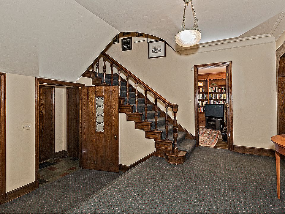 1st image of 2825 S Park Blvd