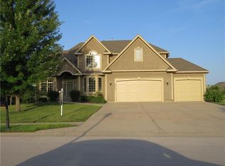 6660 NW Hickory Dr, Parkville, MO 64152