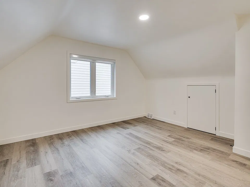 35 Cheshire Dr