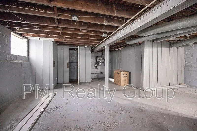 2 bed, 1.0 bath, 1052 sqft, $1,000 — Photo 3