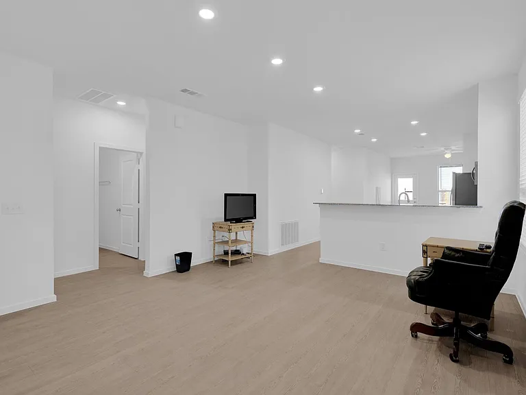 319 Bismuth Dr — Photo 3