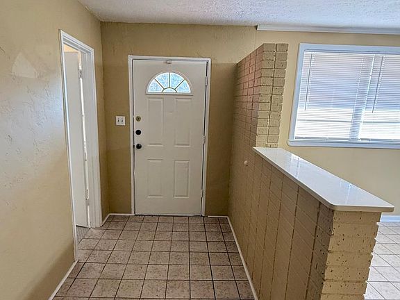 3rd image of 109 E Cheryl St
