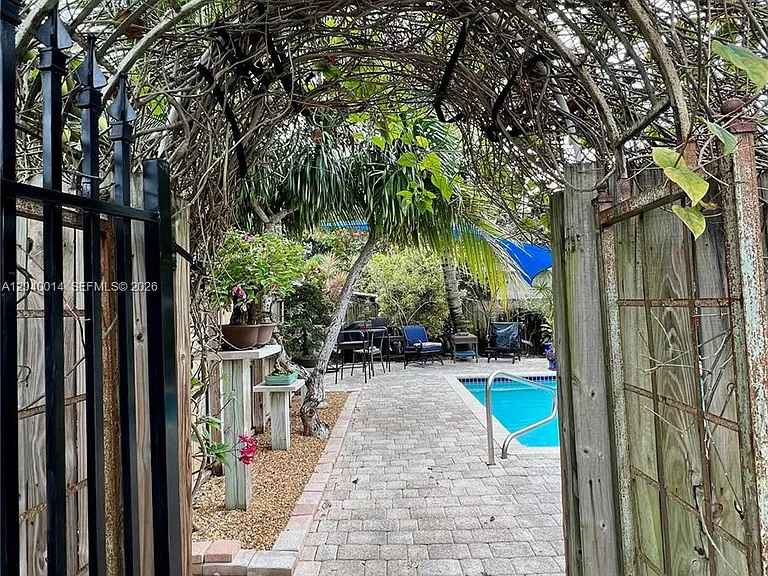 590 NW 40th Ct #3 — Photo 17