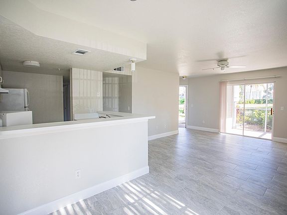 5th image of 850 S Tamiami Trl