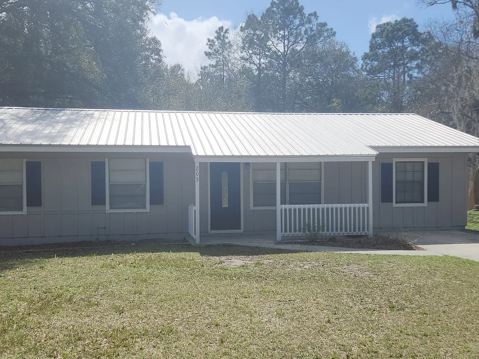 205 Harbor Dr