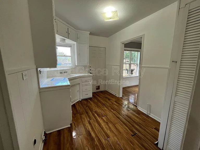 2805 Mitchell Ave — Photo 5