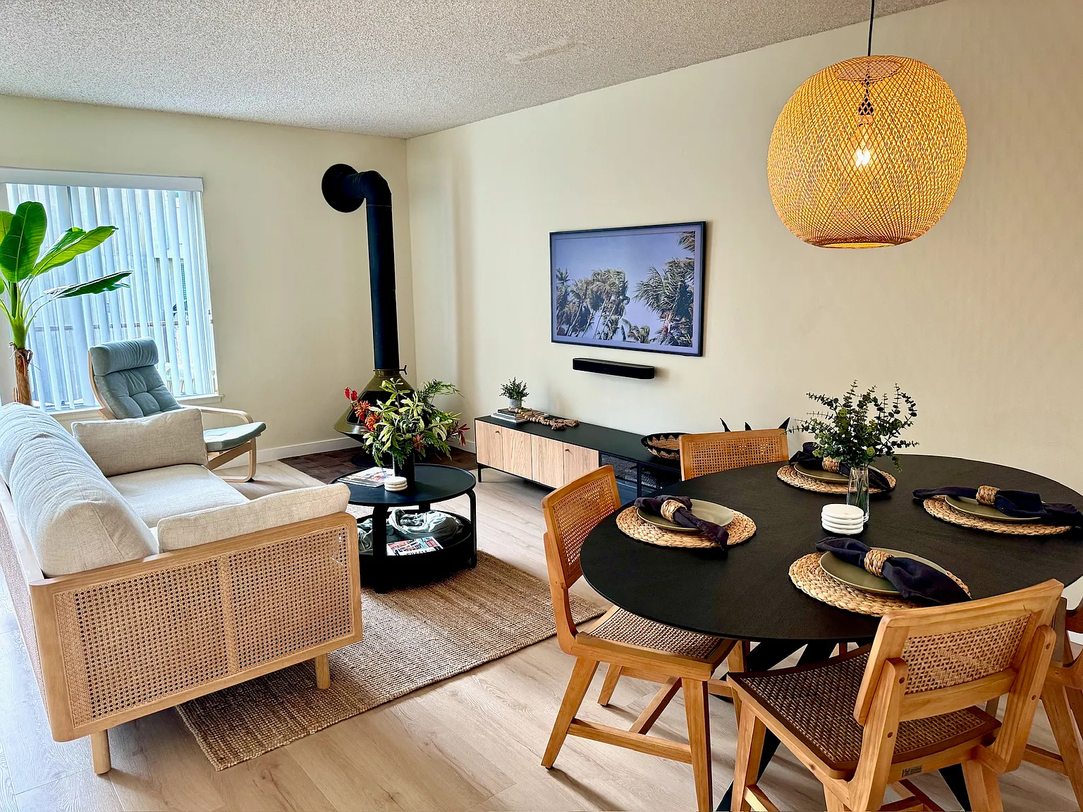 2 bed, 1.5 bath, 1096 sqft, $5,600 — Photo 2