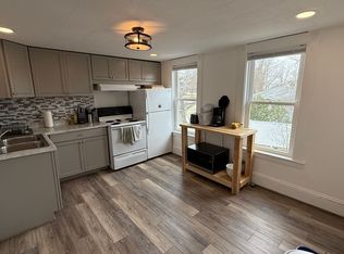 Nicely Updated 2 Bedroom Apt Near Downtown Dover, Dover, NH 03820
