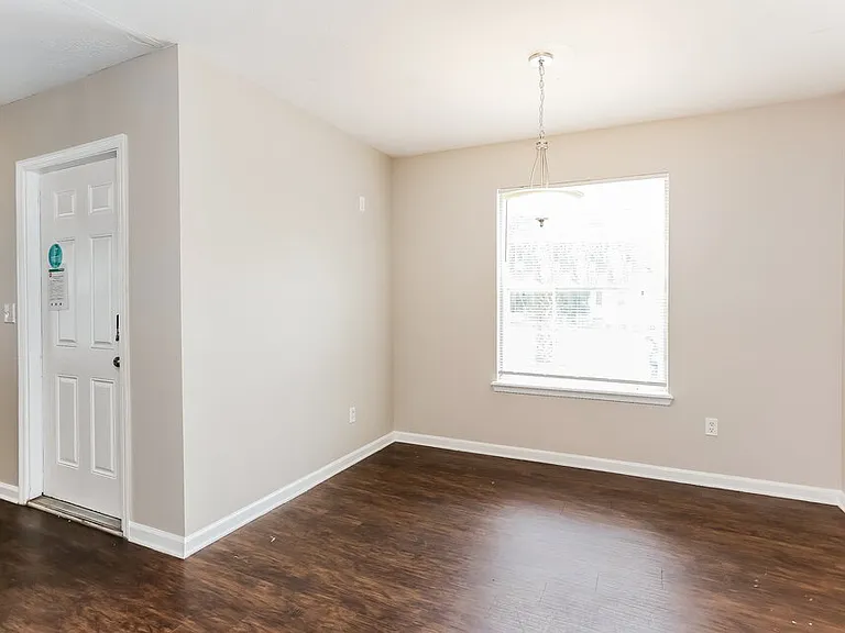 3747 Peachtree St — Photo 6