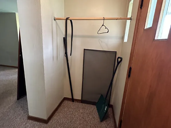 3 bed, 1.0 bath, $1,025, 524 Fountain St, Eau Claire, WI 54703