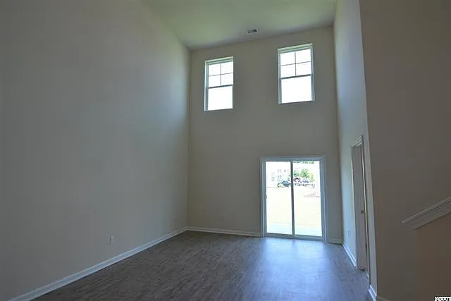 4 bed, 3.5 bath, 1897 sqft, $2,200 — Photo 4