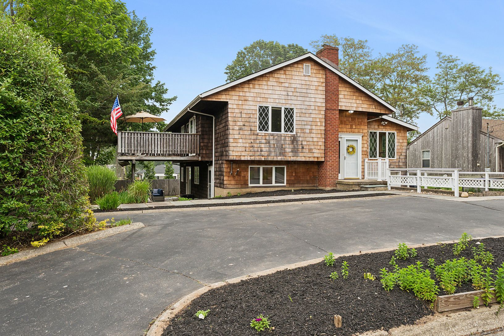  Culloden Beach House with Garage