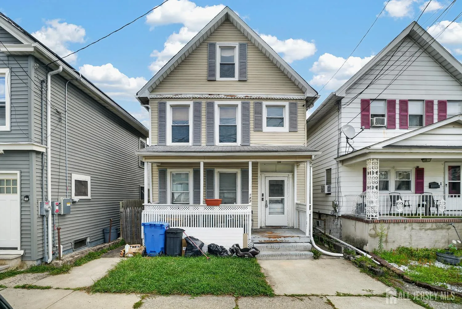 2 bed, 1.0 bath, 1816 sqft, $2,100 — Photo 1