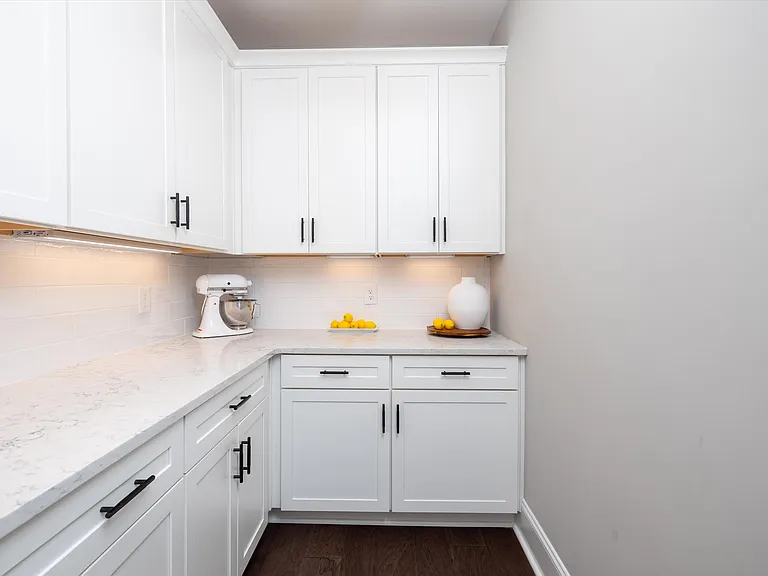 Enclosed working pantry