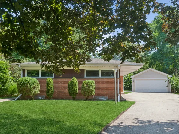 2117 Parkview Ct, Wilmette, IL 60091