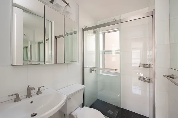 Rented by R New York | media 8