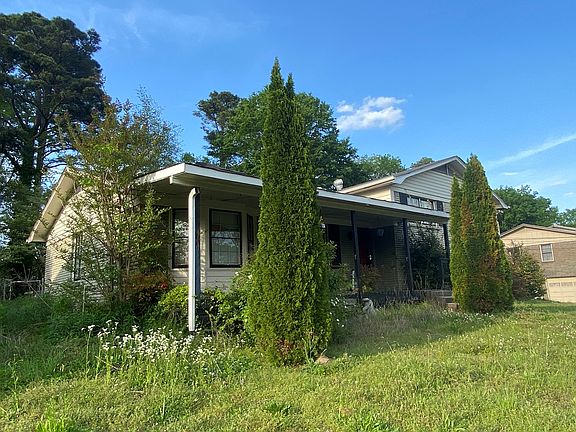 3rd image of 124 38th Ave NE