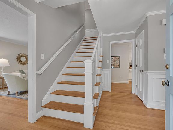 2nd image of 410 Colony Woods Dr