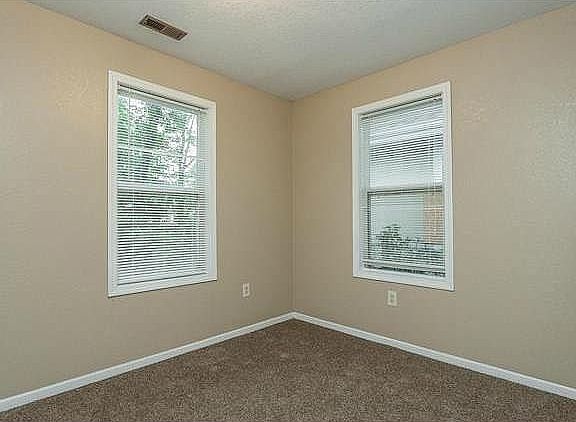 5th image of 2618 Essex Ave