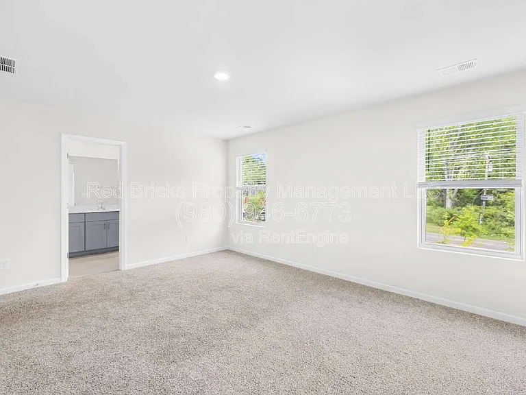 2220 Belterra Dr — Photo 10