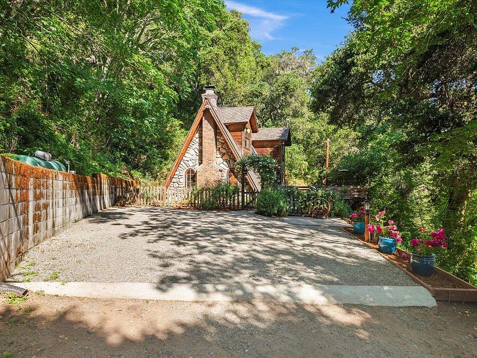 4th image of 65 Hitchcock Cyn