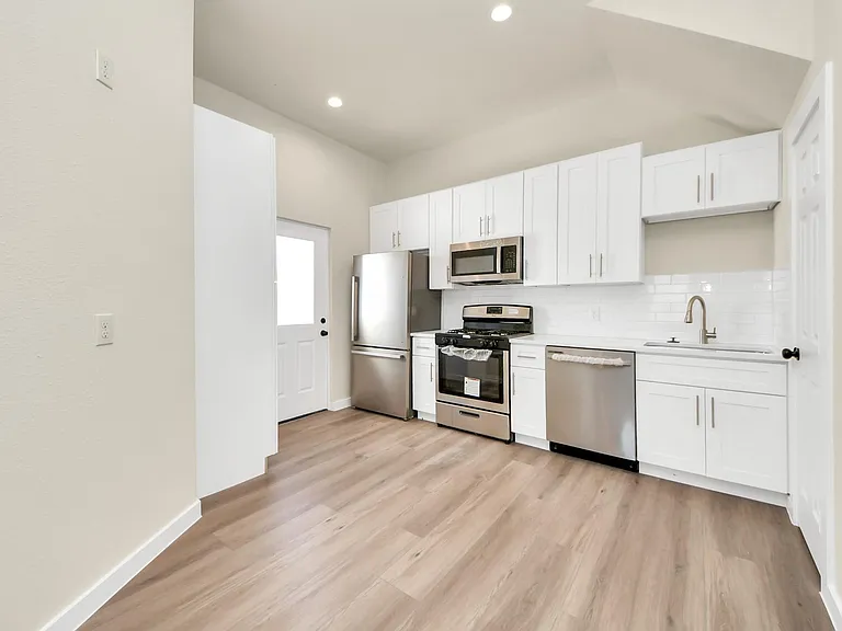 8025 Peachtree St #B — Photo 14