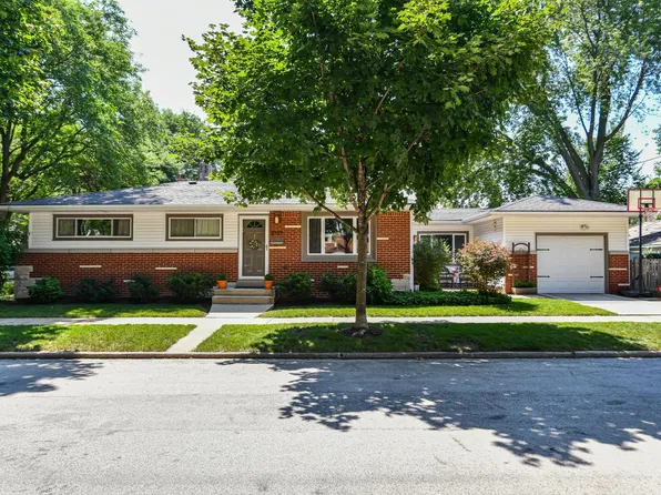 8409 West Wright STREET, Wauwatosa, WI 53226
