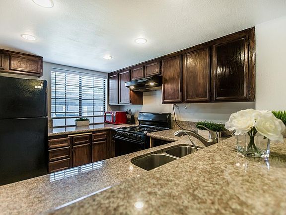 3rd image of 1042 S Mountain Ave