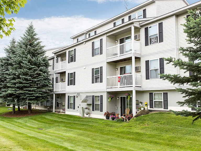 York Creek Apartments — Photo 37