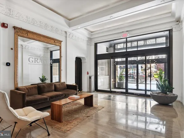 111 S 15th St APT 2303, Philadelphia, PA 19102