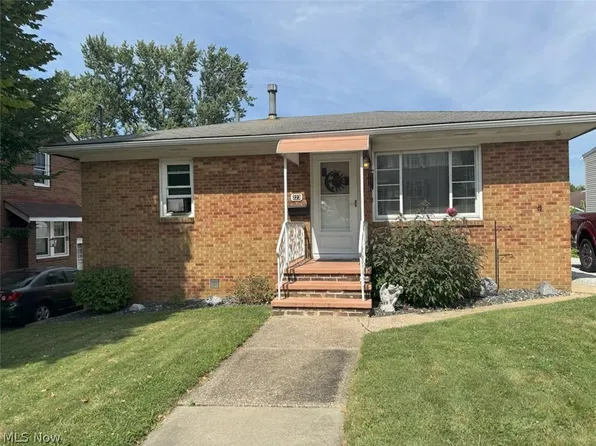 223 E Cassell Ave, Barberton, OH 44203