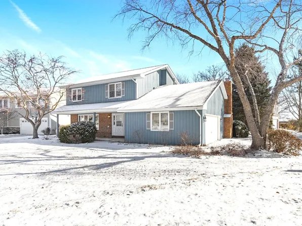 204 Greentree Pkwy, Libertyville, IL 60048