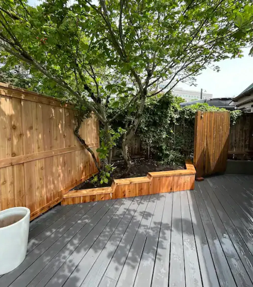 1409 NE Boat St — Photo 3