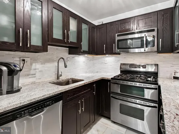 801 N Pitt St APT 910, Alexandria, VA 22314