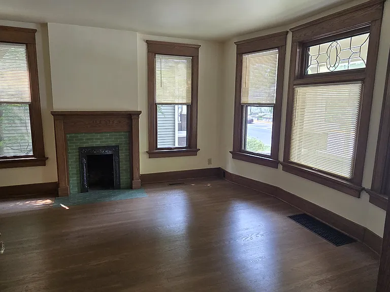 1305 W Jefferson Blvd #UPPER — Photo 3