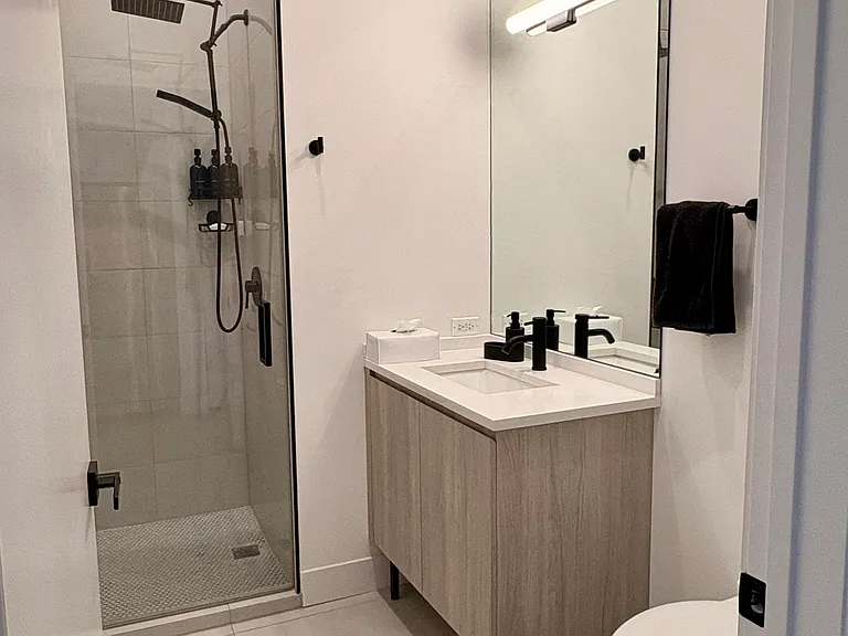 4406 N Clark St #2 — Photo 5