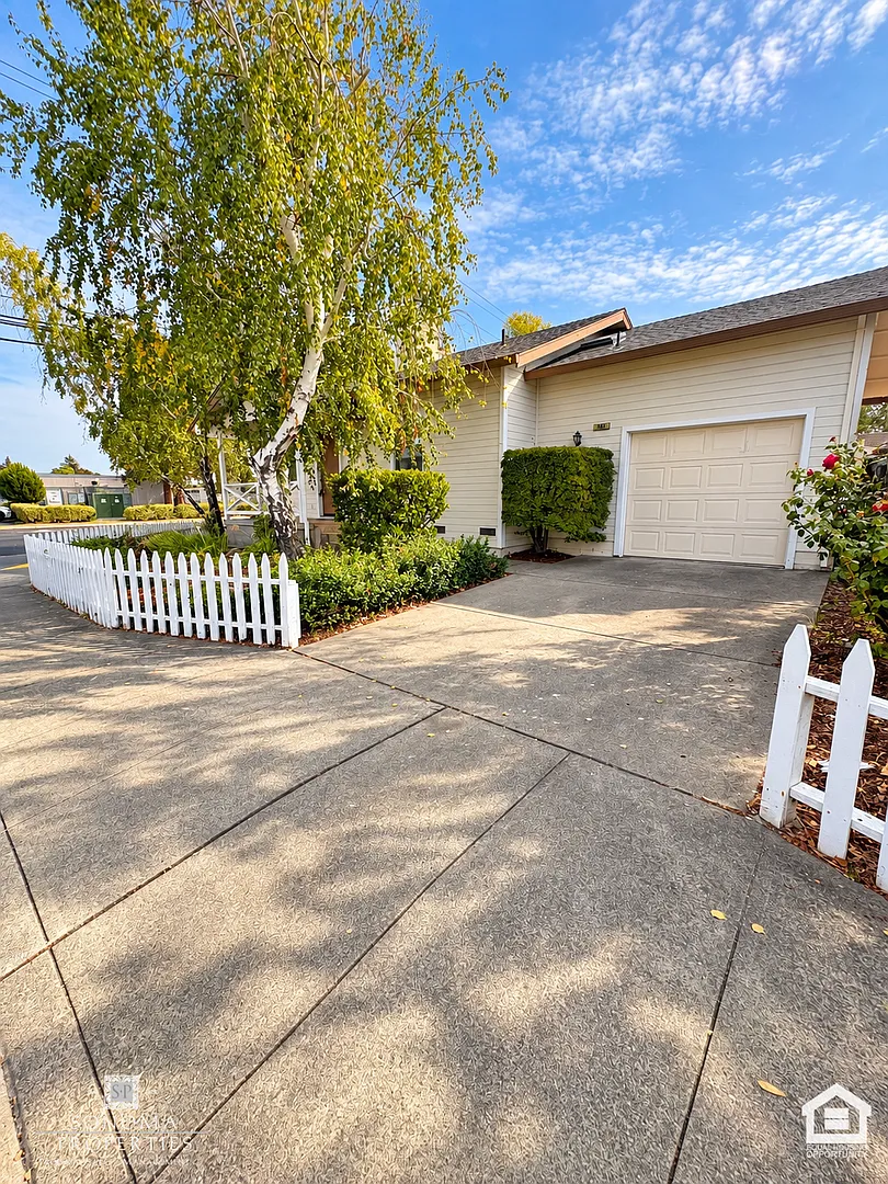 Charming 2-Bedroom Home, Close to Downtown Sonoma! — Photo 1