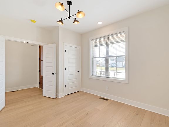 5th image of 1006 Pheasant Run Ct