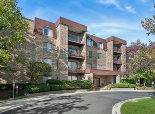 2050 Valencia Dr APT 405C, Northbrook, IL 60062